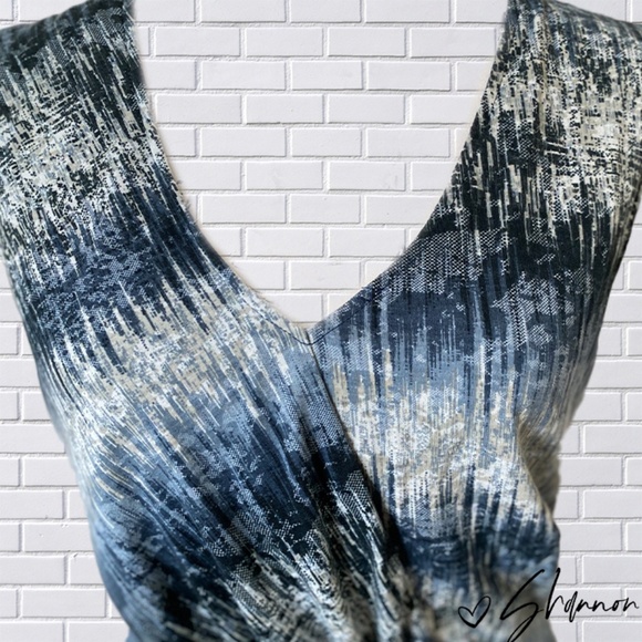 Mystree Raylin V-Neck Abstract Print Dress - Picture 5 of 6